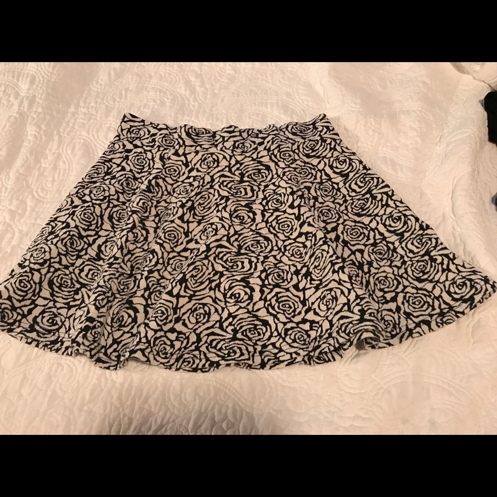 H&M Black & White Floral Skirt